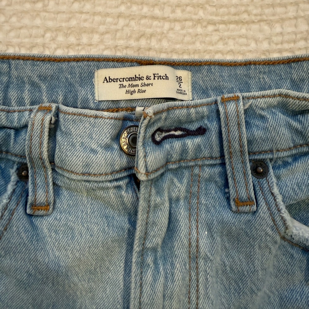 Abercrombie High Rise Mom Short - Picture 2 of 3
